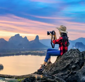 The artist vocation is to send light into the human heart